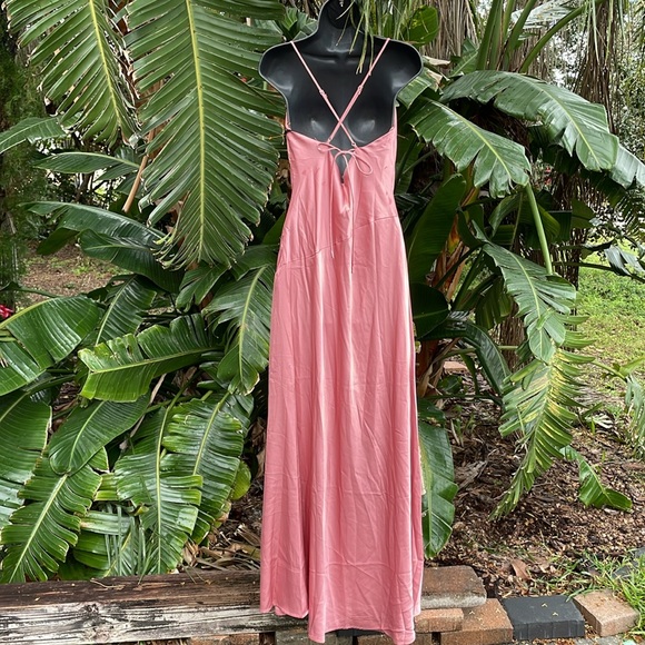 Astr the label Gaia satin slipdress - Picture 5 of 9